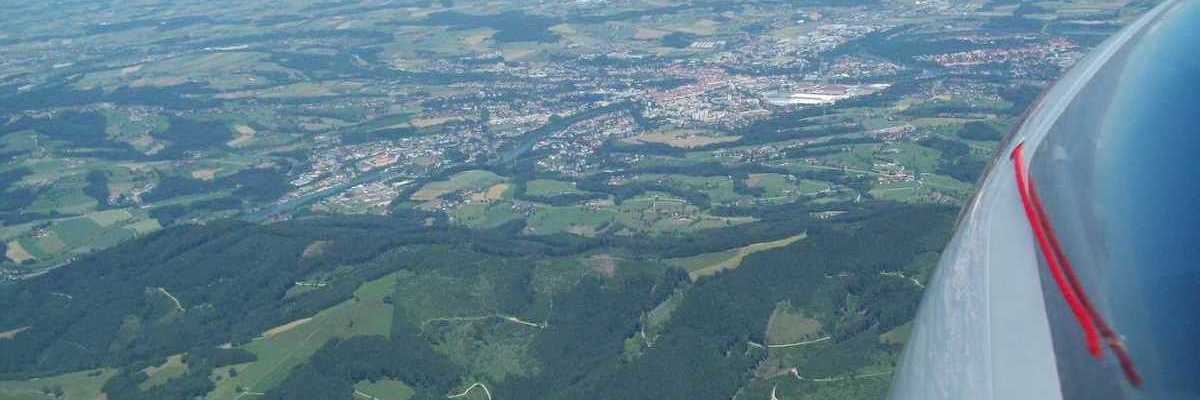 Flugwegposition um 09:43:27: Aufgenommen in der Nähe von Marktgemeinde Garsten, Österreich in 1459 Meter